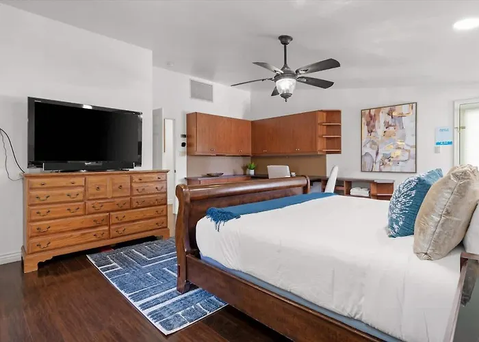 Live Blissfully Holiday home Phoenix
